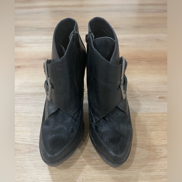 Jeffrey Campbell black leather booties with fur detail, size 7 - Picture 4 of 7